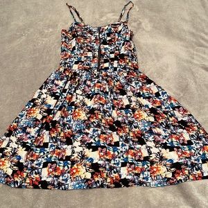 Multicolored dress, zip on front with pockets